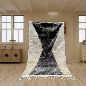 Beni Ourain Rug, Hand-Knotted Moroccan Wool, Ivory with Black Hourglass Design imagen 1