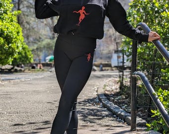 Leggings negros de talle alto con detalles rojos / Ropa deportiva para mujer para danza y yoga / Pantalones atrevidos para bailarinas / JP MAROU