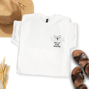 Könnte beinhalten: Ein Set aus drei Keramikbechern mit gesprenkelter, matter Oberfläche. Die Becher sind in Creme-, Hellgrau- und Dunkelgrautönen gehalten. Jeder Becher hat ein schlichtes, minimalistisches Design.