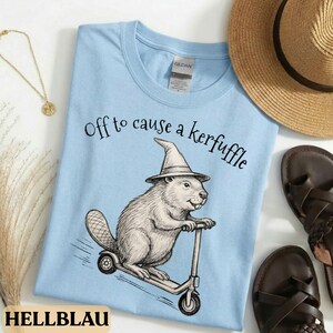 Informatik Biber T-Shirt - Off to cause a kerfuffle Shirt - Lustiges Programmierer Geschenk - IT Nerd Humor Tee - Süßer Biber auf Roller