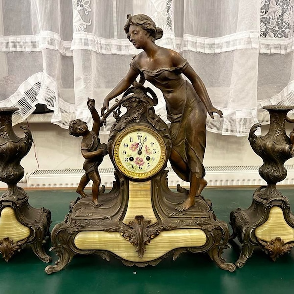 Mantel clock with candelabra