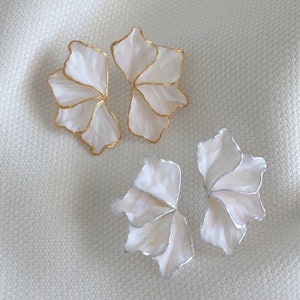 Handmade flower stud earrings half-blossoms in white with gold or silver colored border and marbled accent flower, white flower earrings