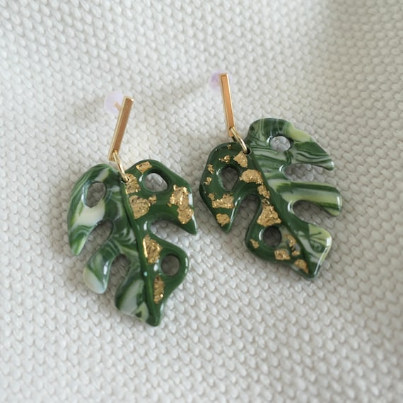 Monstera Variegata Ohrringe | Statement Tropenschmuck | Polymer Clay Blatt | Groß & leicht | Gold oder Silber Ohrstecker