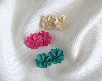 organic flower earrings with five flowers in three color options - beige, pink and emerald green