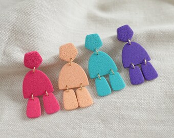 Earrings in bold colors such as lilac, turquoise, fuchsia and peach, hanging earrings with coral structure