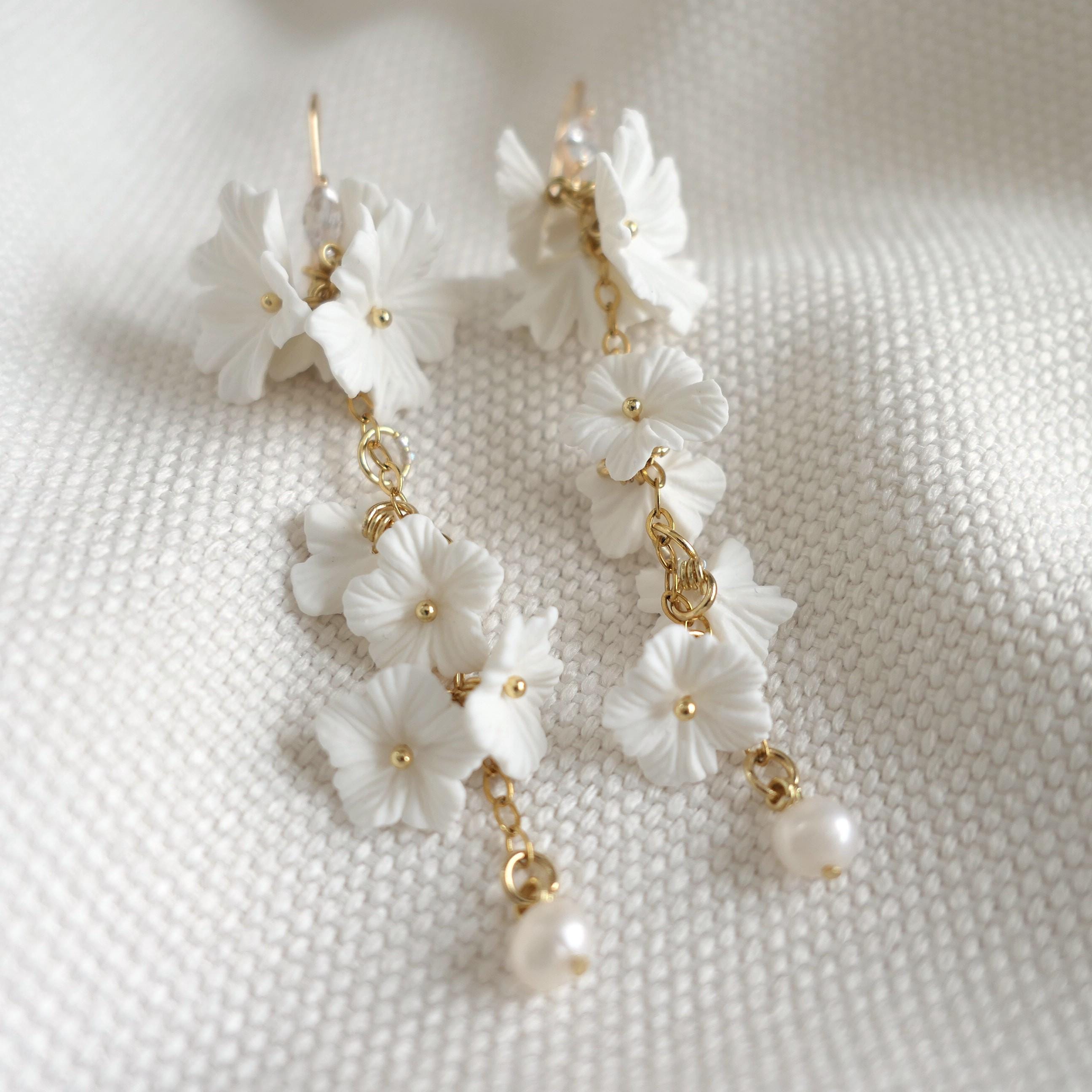 Long flower earrings with freshwater pearls | Handmade with Miyuki beads | Zirconia ear hooks | Light and elegant | Bridal earrings