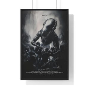 Peut inclure: Affiche en noir et blanc du film "Alien", représentant la créature extraterrestre avec une tête allongée et des dents acérées. L'affiche comprend le titre du film, les crédits et le logo 20th Century Fox.