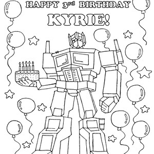 Op de afbeelding: Zwart-wit lijntekening van een verjaardagskleurplaat. De tekst luidt "HAPPY 3rd BIRTHDAY KYRIE!". Een robot houdt een taart met kaarsen vast. Ballonnen en sterren omringen de robot.