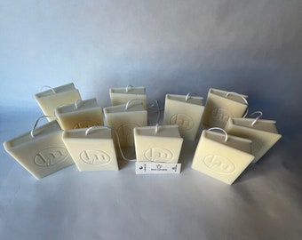 "Book" candle, made of soy wax, excellent as a furnishing accessory, as home decor or as a customizable gift.