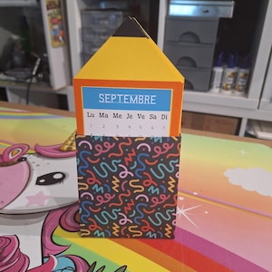 SVG-Datei Cricut / Silhouette / Bruder Kalender Bleistift