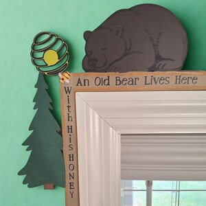 SPRING Corner Door Frame with Bear and Honey Pot