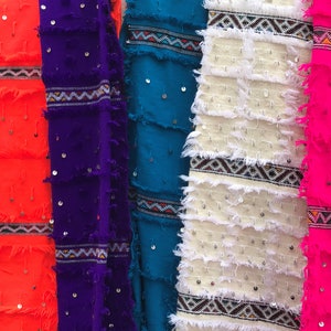 Authentique tapis marocaine naturel traditionnel fait à la main