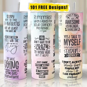 Może przedstawiać: Trzy kolorowe kubki ze stali nierdzewnej z humorystycznymi powiedzeniami o pracy. Kubki są ozdobione akwarelowymi tłem. Tekst na kubkach brzmi:  "Przepraszam za twoich innych współpracowników, ale przynajmniej masz mnie. Jestem tu tylko do czasu, aż wygram na loterii. Całe to chodzenie do pracy staje się dość niewygodne."  "Pamiętasz, kiedy prosiłem o twoją opinię? Ja też nie... Nie musisz być szalony, żeby tu pracować, ale to pomaga! Wiesz, każdą minutę, kiedy pracuję, myślę o powrocie do domu!"  "Tak wygląda niesamowity kolega z pracy. Tak, rozmawiam ze sobą, czasami potrzebuję fachowej porady. Nie zawsze toleruję głupich ludzi, ale kiedy to robię, prawdopodobnie pracuję!"