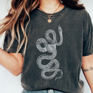 Vintage Snake Shirt, Dark Academia Aesthetic Reptile T-shirt, Snake Lover Retro Tshirt, Goblincore Boho Oversized Tee