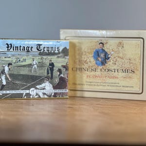 Vintage dubbele kaartspellen ~ Tennis Piatnik ~ Chinese kostuums ~ Ongebruikte dode inventaris