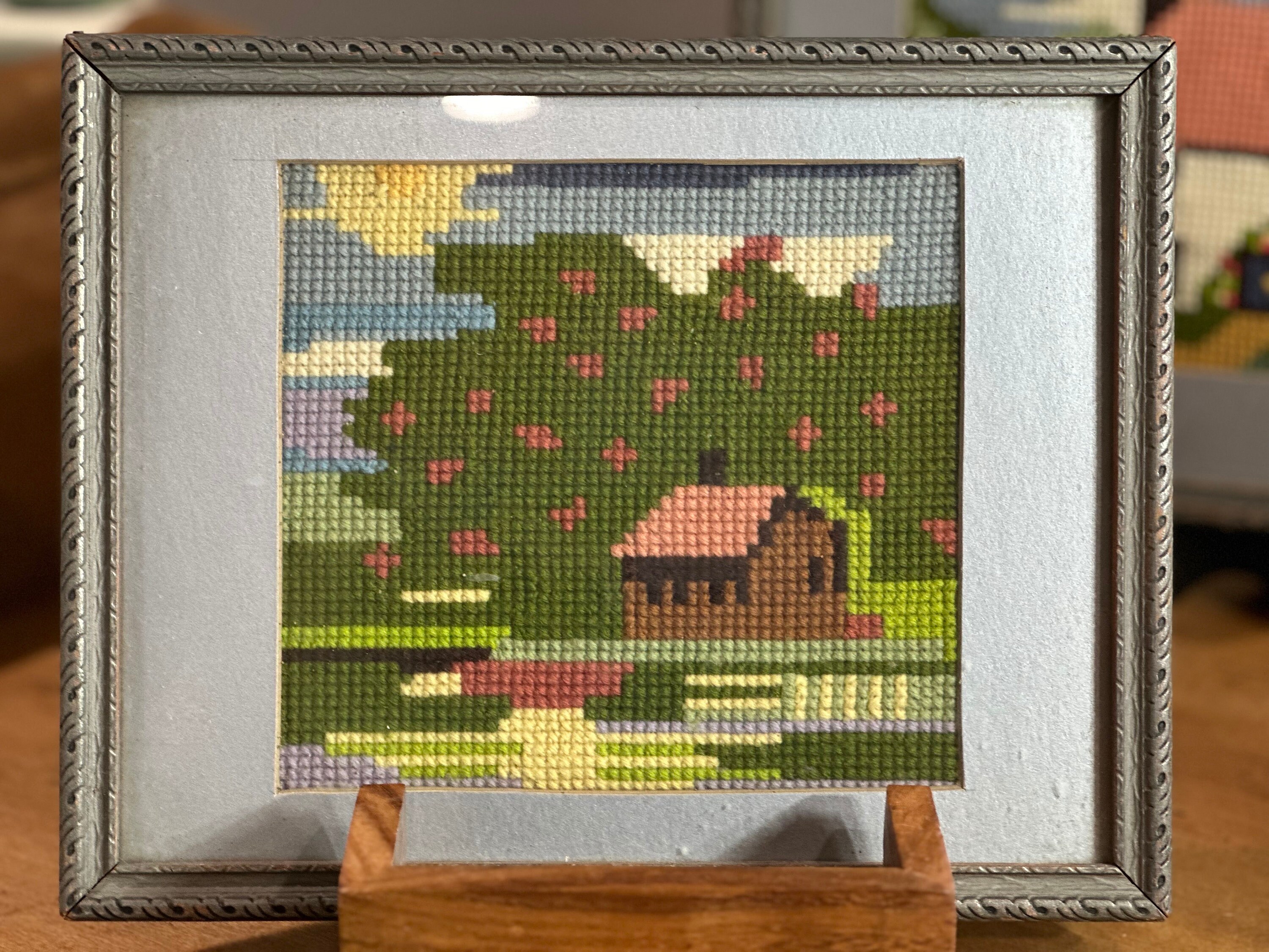 ▪️英国ヴィンテージ 額装刺繍 ニードルポイント コテージ風景 イングリッシュコテージ クロスステッチ ニードルポイント ～額装済み