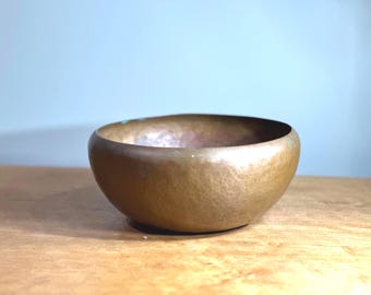 Artes y manualidades ~ Misión ~ Cuenco de cobre martillado a mano ~ Antiguo