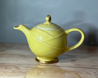 MCM Hall Teapot ~ Yellow 0219 Drape Moderne Gold Trim ~ 6 Cup ~ Mid Century Tea pot