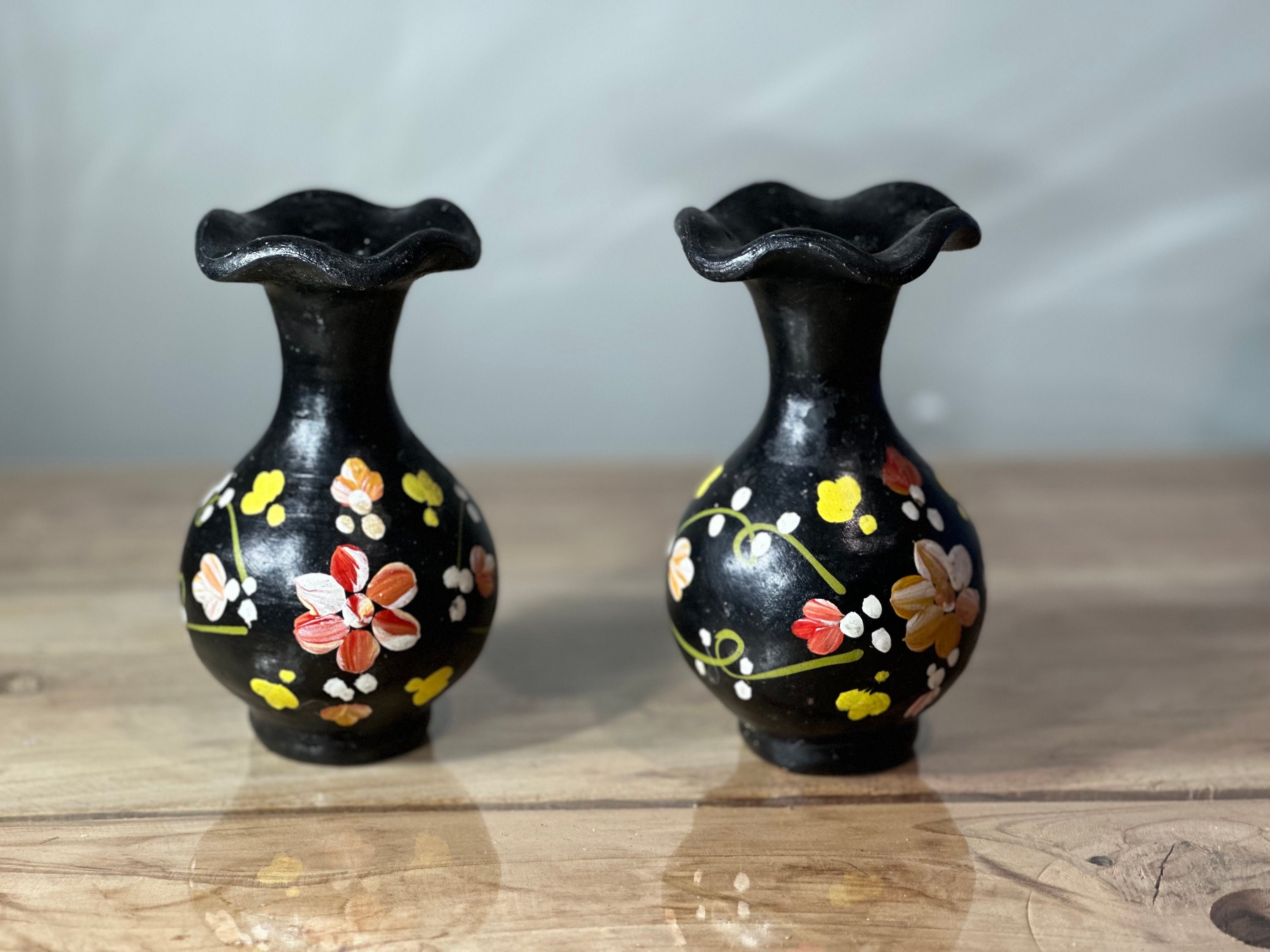 ヴィンテージ オアハカ 花瓶 ~ 2 個セット ~ 黒地に手描きの花