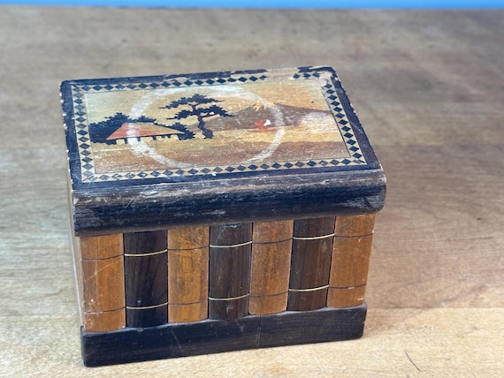 パワーカード ボックス入り（日本直販総本社） Vintage Japanese Puzzle Box ~ Wooden 1936 ~ Has Key WWII Souvenir