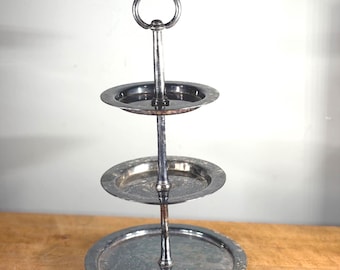 Versilberte Kuchenplatte, drei Etagen