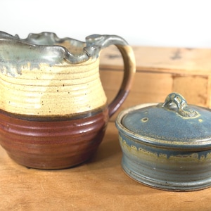Brocca e zuccheriera con coperchio in ceramica artistica - vendute singolarmente