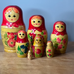Matryoshka ~ Nesting dolls ~ Russian dolls  ~ Folk art ~ set of 7
