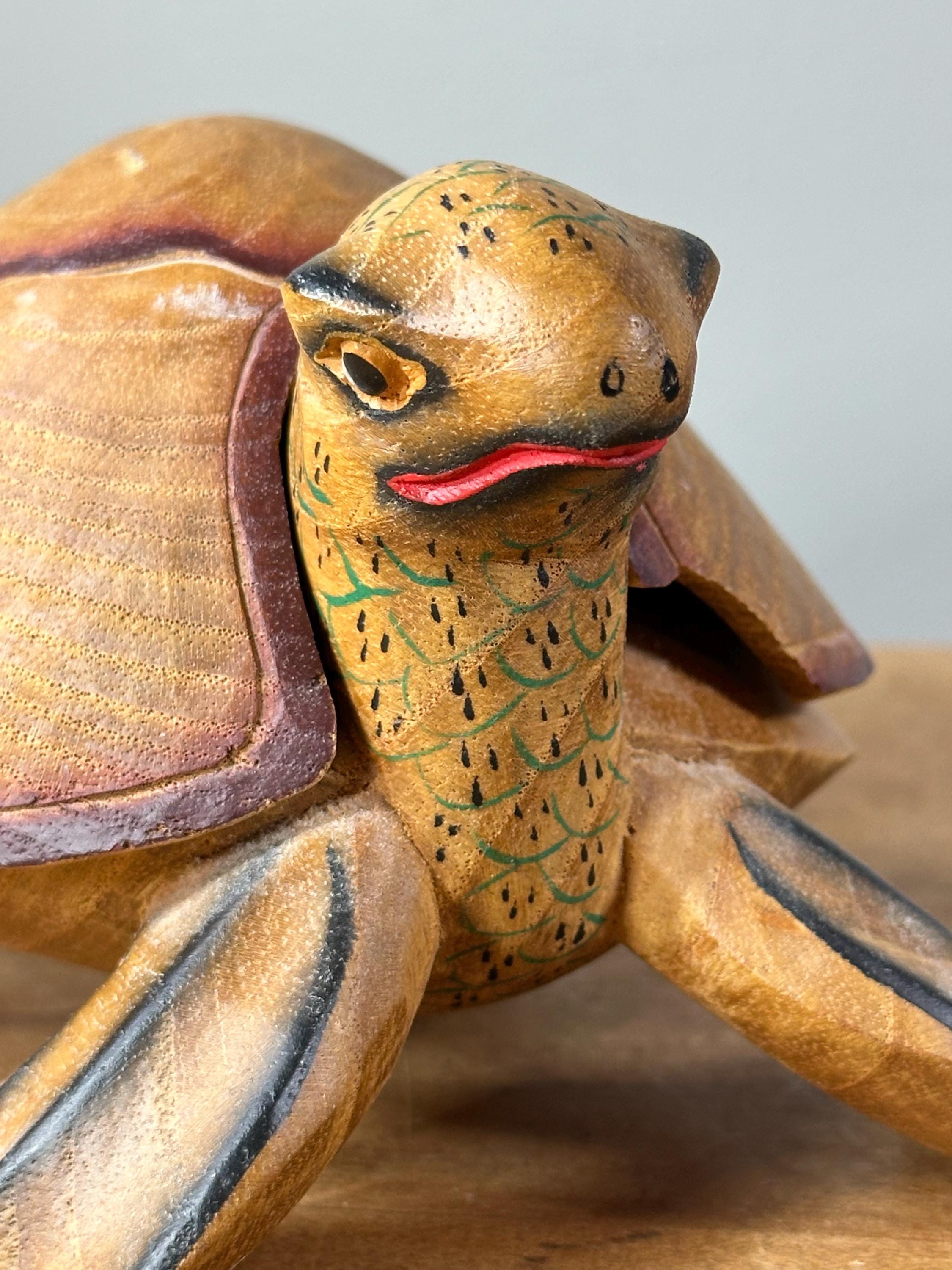 ヴィンテージの手彫り木製ウミガメ小物入れと石の赤ちゃんカメ - Etsy 日本