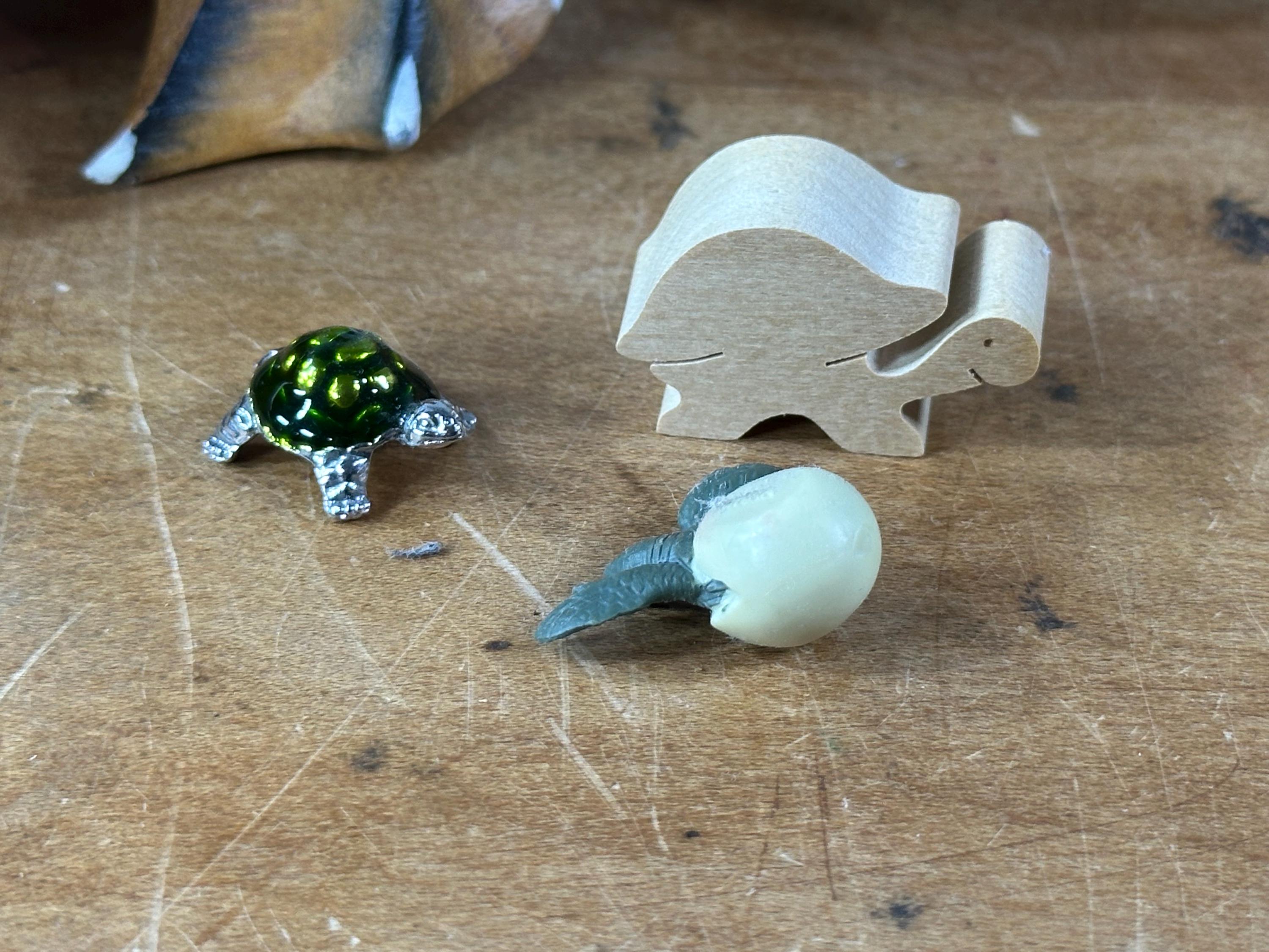 ヴィンテージの手彫り木製ウミガメ小物入れと石の赤ちゃんカメ - Etsy 日本