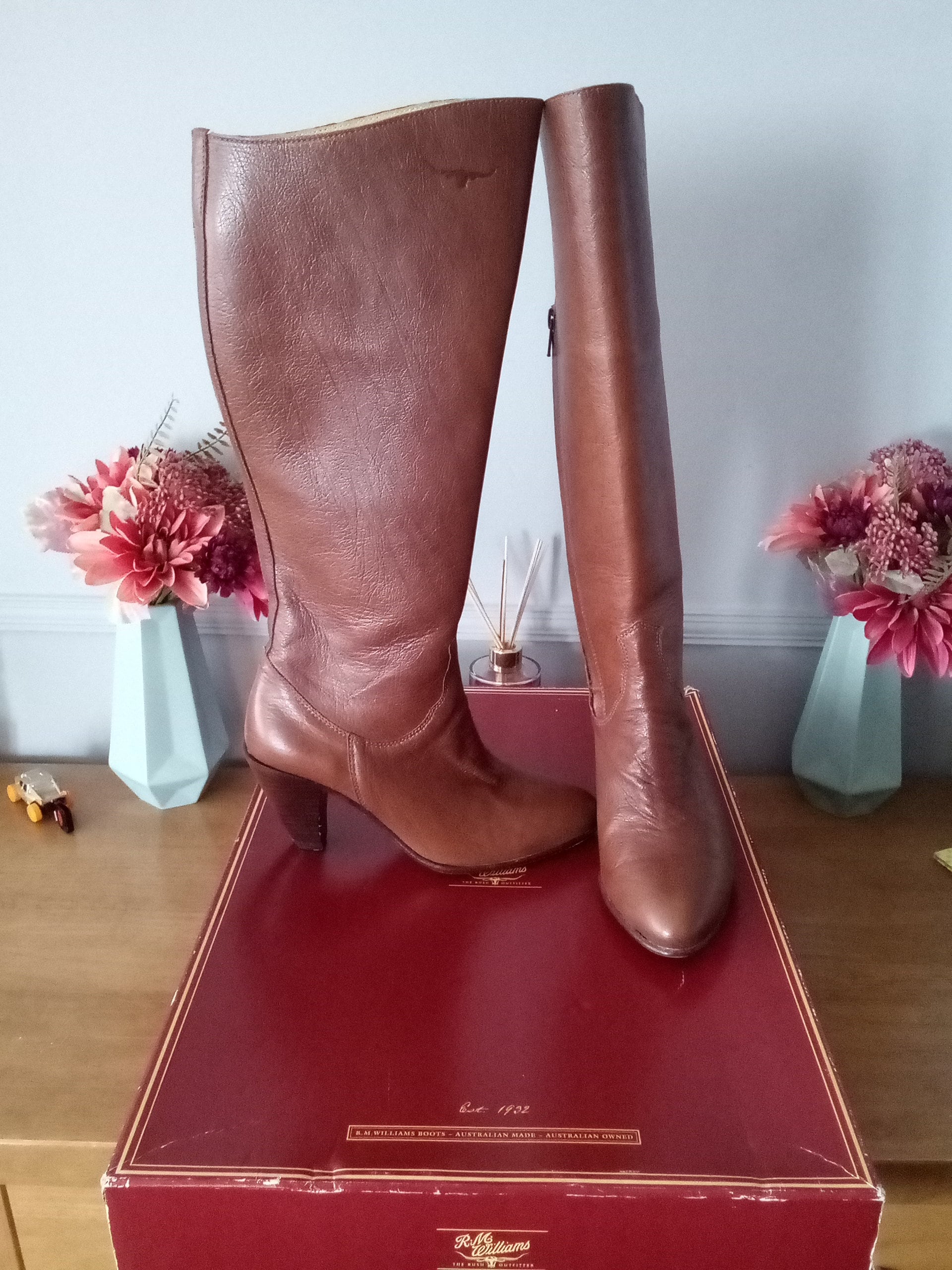 R M Williams Craftsman Dark Tan Unisex Leather Boots - Size 6 men's/8.5  women's