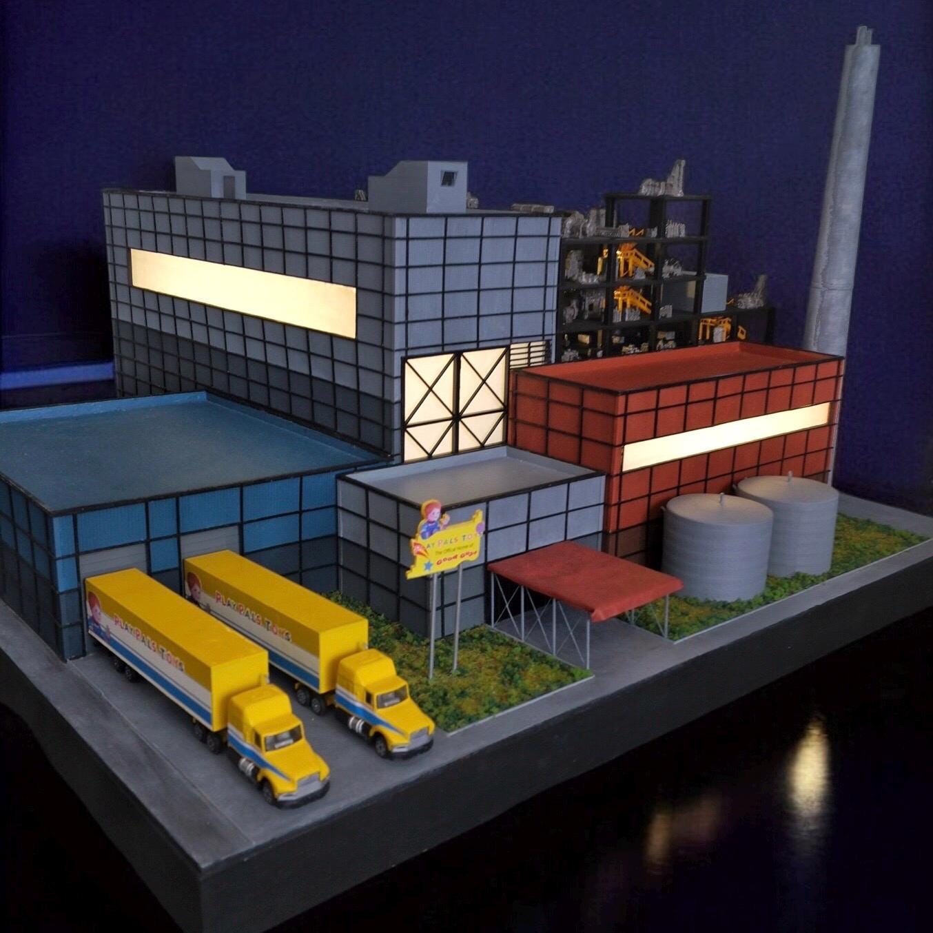 Chucky Play Pals Toy Factory Diorama, 1:87 Scale Miniature Horror