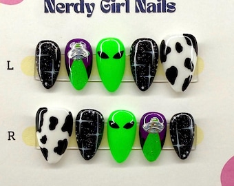 Space Alien Kuh Entführung Handgemalte Presse auf den Nägeln | UFO Außerirdische Sci-Fi Nailart