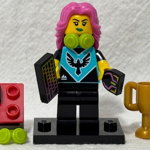 Lego E-Sports Gamer Minifigure CMF Series 25, Includes Accessories Stand and Instructions, Retired 71045-2, Mint Condition, Fast Shipping