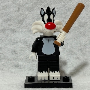 Lego CMF Looney Tunes Series 71030-6 Sylvester The Cat Minifigure Complete with Foil Pack, Instructions, Stand, Accessories, Retired