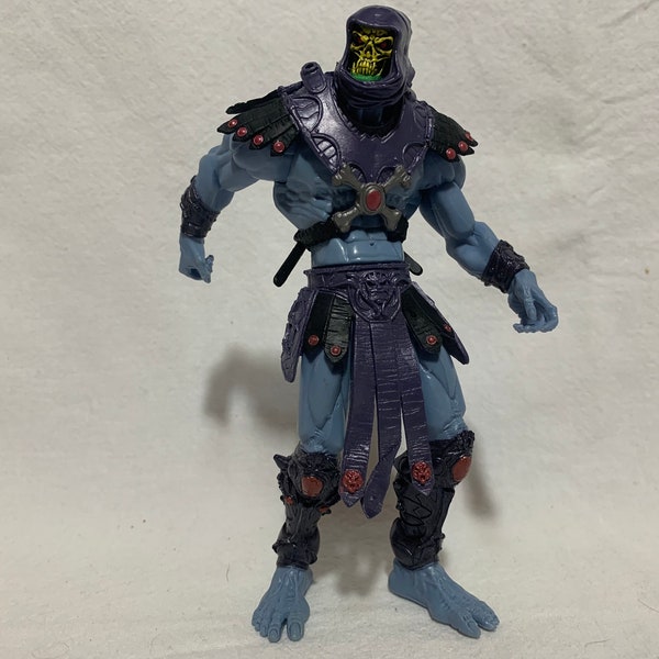 Skeletor 2001 Masters of the Universe 6 inch Mattel Action Figure Mechanical Arm Movement when Button on Back is Pressed, Missing Weapon