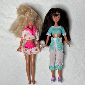 Vintage Barbie Teen Skipper Babysitter & Cool Crimp Courtney, Set of 2 with Original Outfits, Pre-Owned, Very Good Condition, Fast Shipping