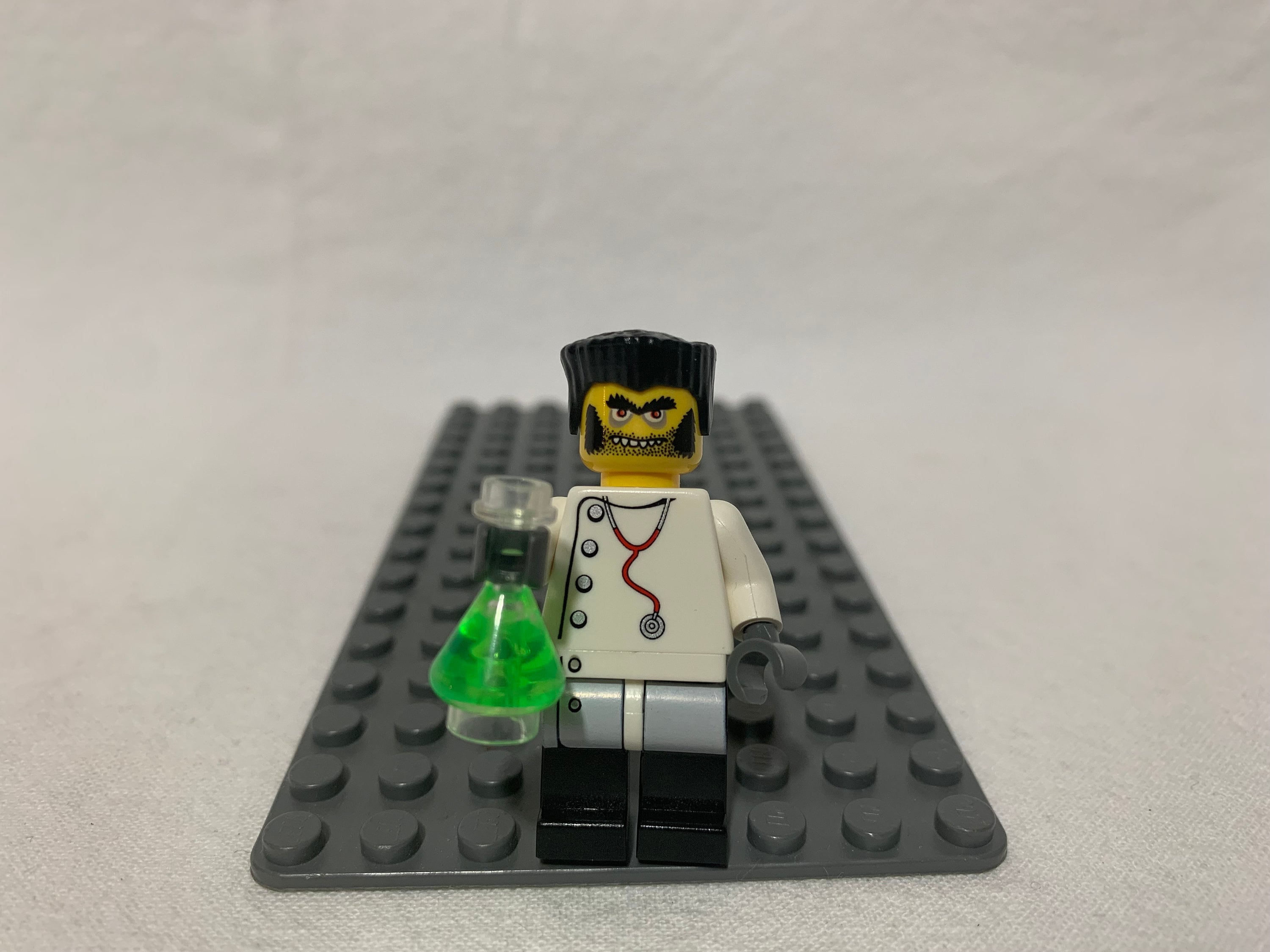 Lego Mad Scientist Minifigure Rare Dual Sided Head Retired 2002 Pre owned Very Good Condition Lego Studios Scary Laboratory Horror 1382 Etsy
