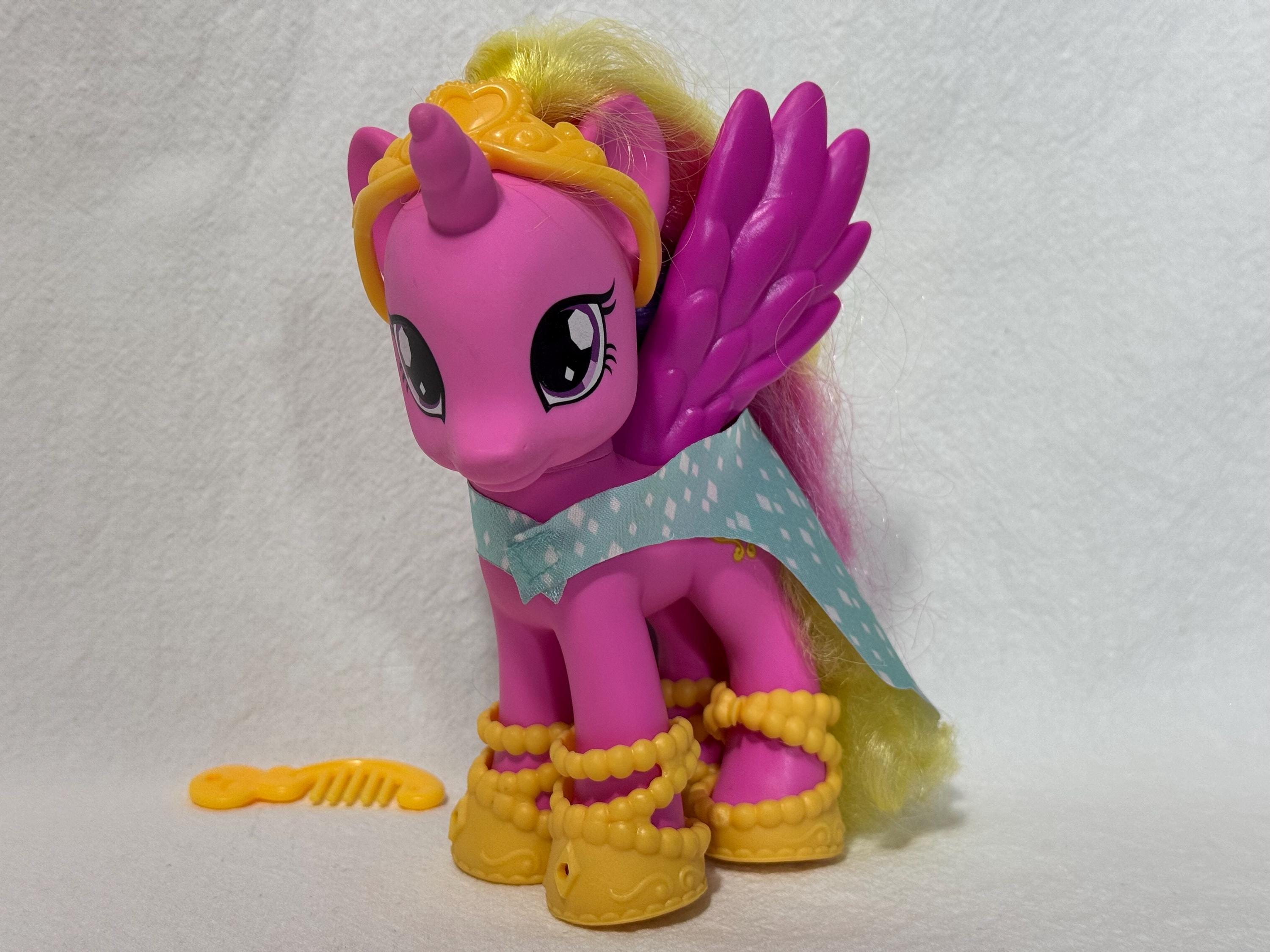 My Little Pony G4 Large Princess Cadence, Includes 4 Shoes Comb