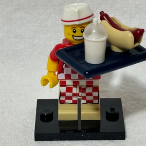 Lego Hot Dog Man Minifigure CMF Series 17, Complete Foil Pack Instructions Accessories Stand, Retired 71018-6, Mint Condition, Fast Shipping