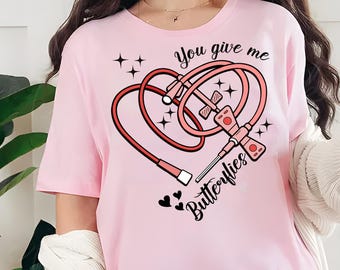 Flebotomo di San Valentino, maglietta You Give Me Butterflies, infermiera di San Valentino, maglione infermiera flebotomo, maglietta febotomia, regalo di San Valentino