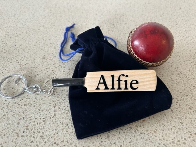 Cricket Bat Keyring Keychain Personalised, Cricket Gift Personalised, Cricket Gift for Kids