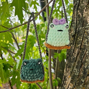 Crochet rearview mirror Swinging frog / sitting frog pattern