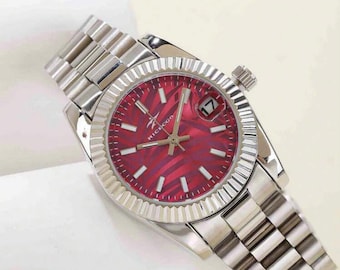 Horloge met bladpatroon met roze wijzerplaat