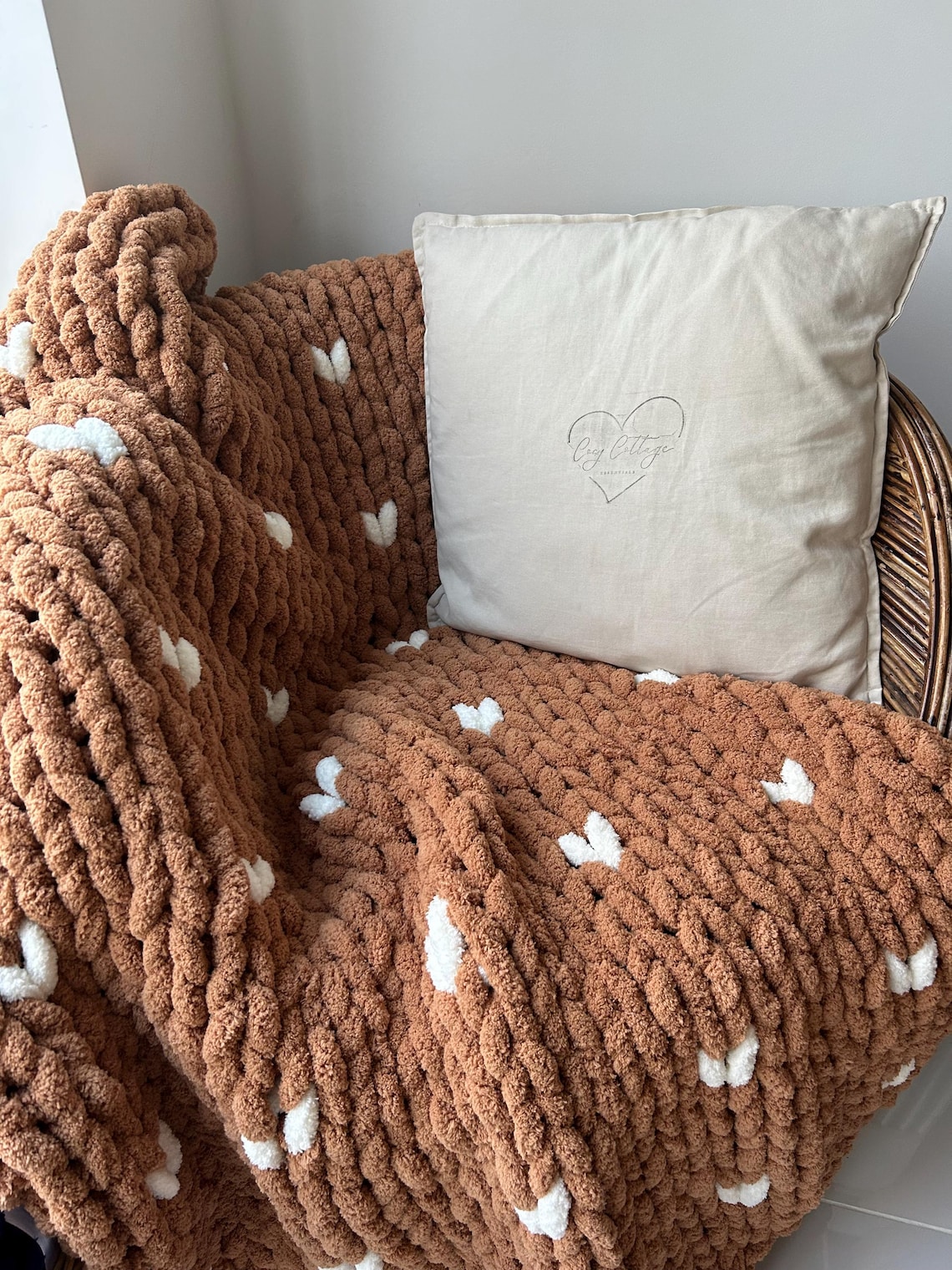 A hand kniy chunky blanket