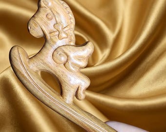 Hand-Carved Peach Wood Rocking Horse Hair Stick – Whimsical Pegasus Hair Pin for Buns and Updos – Artisan Wooden Horse Hair Accessory