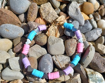 Pulsera de cuentas rosas, azules y moradas con cierre de langosta