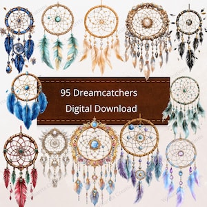 以下が含まれることがあります： 9つの複雑なデザインのドリームキャッチャーのコレクション。それぞれが円形の織りウェブを持ち、羽、ビーズ、装飾要素で飾られています。カラーパレットには、青、茶色、金色が含まれます。「95 Dreamcatchers Digital Download」というテキストが含まれています。