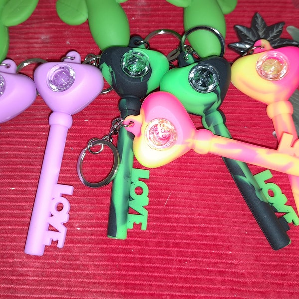 Silicone Keychain pipe "Love"