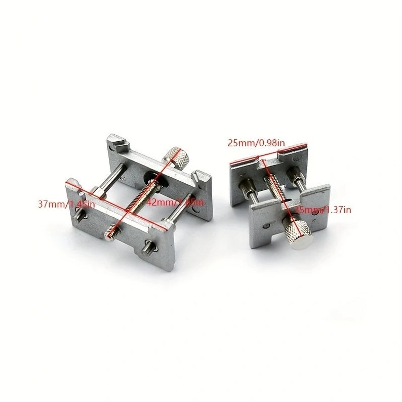 K&ouml;nnte beinhalten: Zwei silberfarbene Metallklemmen mit verstellbaren Schrauben. Eine Klemme misst 37mm in der L&auml;nge, 42mm in der Breite, die andere 25mm. Sie dienen dazu, Objekte zusammenzuhalten. Die Ma&szlig;e sind in mm und Zoll angegeben.