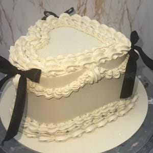BOWS Personalised Vintage Heart Cake  /Fake Cake/Personalised Cake / Custom Cake / Faux Cake / Fake Cake / Heart Cake / Zodiac Cake